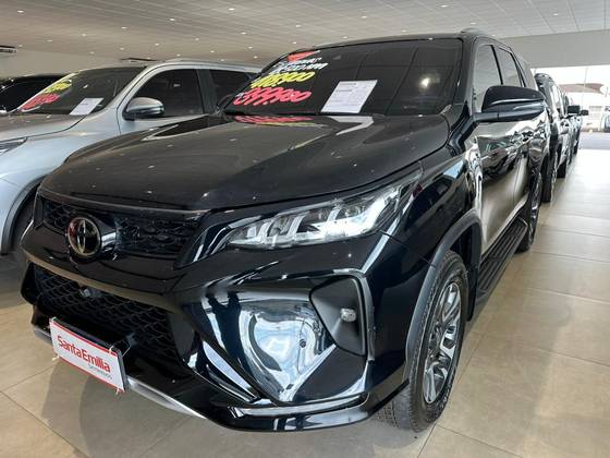 TOYOTA HILUX SW4 2.8 D-4D TURBO DIESEL DIAMOND 7L 4X4 AUTOMÁTICO